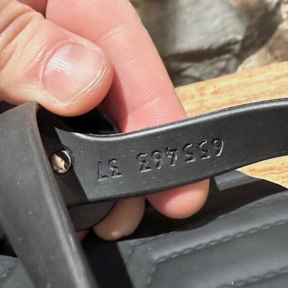 Gucci GG Chevron Platform Thong Sandals - Picture 10 of 12